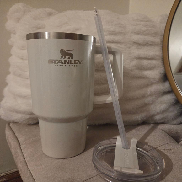 Stanley 40oz White Stainless Steel Insulated Thermos with Brand New Straw/Brush - Picture 7 of 9